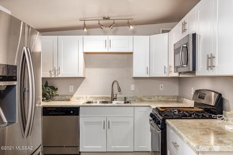 4426 E Sylvane St, Tucson, AZ 85711 photo 6