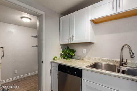 4426 E Sylvane St, Tucson, AZ 85711 photo 7