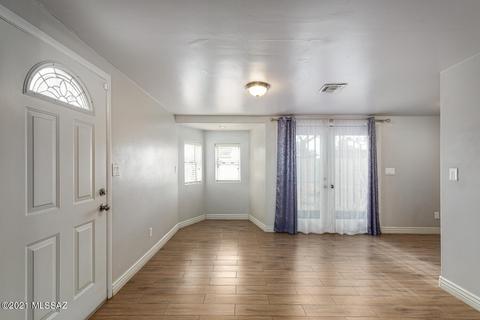 4426 E Sylvane St, Tucson, AZ 85711 photo 9