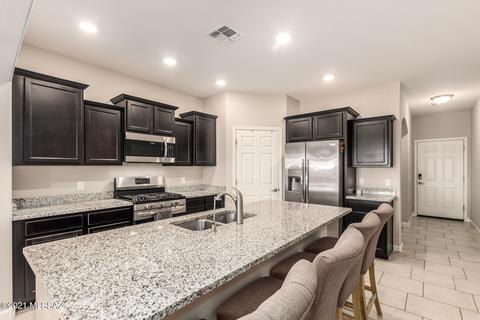 12198 E Becker Dr, Vail, AZ 85641 photo 2