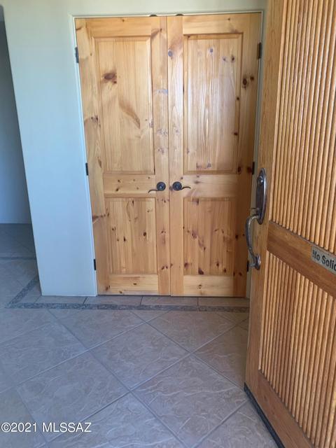 8652 E 26th Pl, Tucson, AZ 85710 photo 2