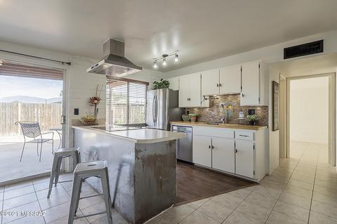 8104 E Baker Dr, Tucson, AZ 85710 photo 12