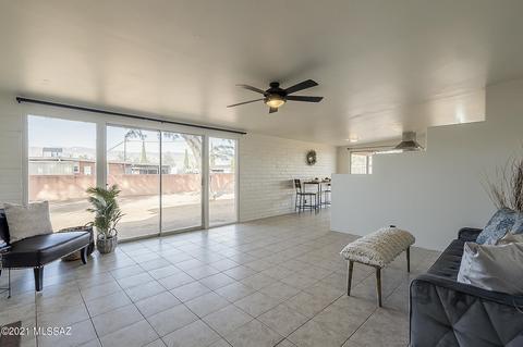 8104 E Baker Dr, Tucson, AZ 85710 photo 5