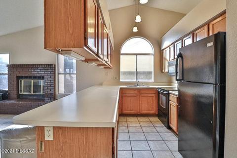 9256 N Eaglestone Loop, Tucson, AZ 85742 photo 2