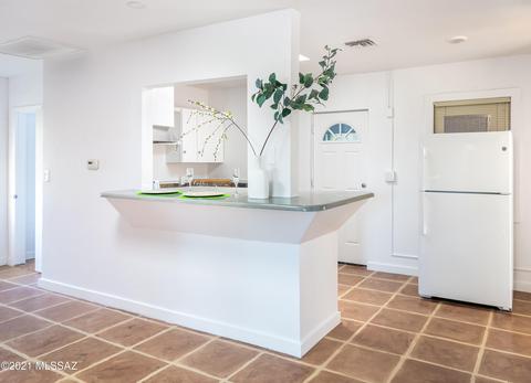 1236 E Grant Rd, Tucson, AZ 85719 photo 2