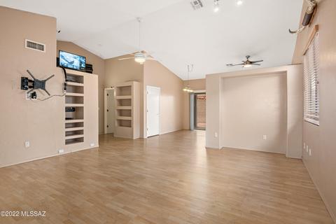 8766 E Chimney Spring Dr, Tucson, AZ 85747 photo 2