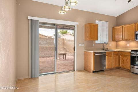 8766 E Chimney Spring Dr, Tucson, AZ 85747 photo 5