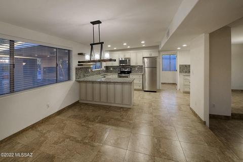 7522 E Lester Cir, Tucson, AZ 85715 photo 3