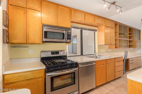 9785 E Skyview Dr, Tucson, AZ 85748 photo 2