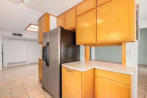 9785 E Skyview Dr, Tucson, AZ 85748 photo 4