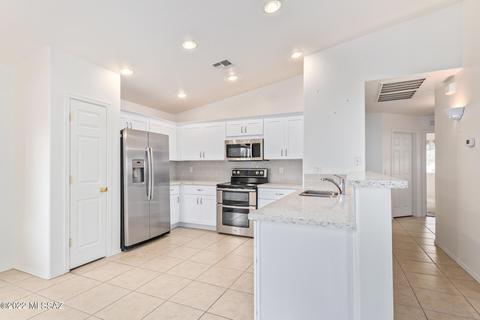 8465 E Bowline Rd, Tucson, AZ 85710 photo 7