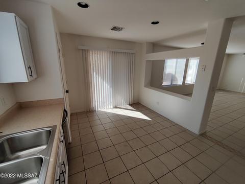 8886 E Mountain Spring Dr, Tucson, AZ 85747 photo 6