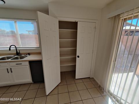 8886 E Mountain Spring Dr, Tucson, AZ 85747 photo 7