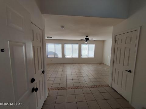 8886 E Mountain Spring Dr, Tucson, AZ 85747 photo 2