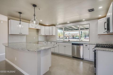 8401 E 7th St, Tucson, AZ 85710 photo 3