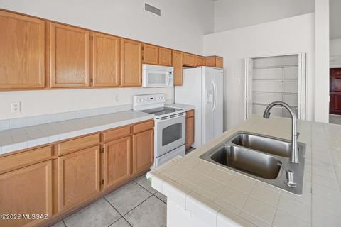 10668 E Barclay Park Loop, Tucson, AZ 85748 photo 14