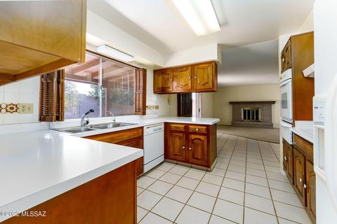 9034 E Maple Leaf Dr, Tucson, AZ 85710 photo 17