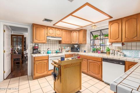 8250 E Oneida Pl, Tucson, AZ 85715 photo 13