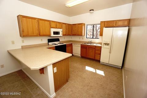 9481 E Lilly Bay Loop, Tucson, AZ 85710 photo 2