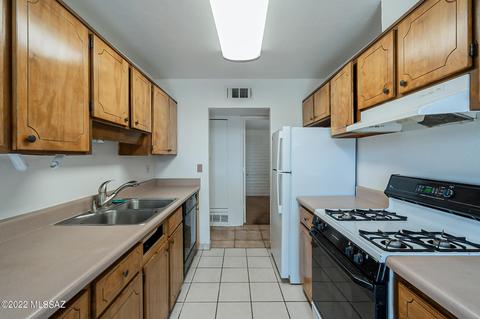 6981 E Brooks Dr, Tucson, AZ 85730 photo 7