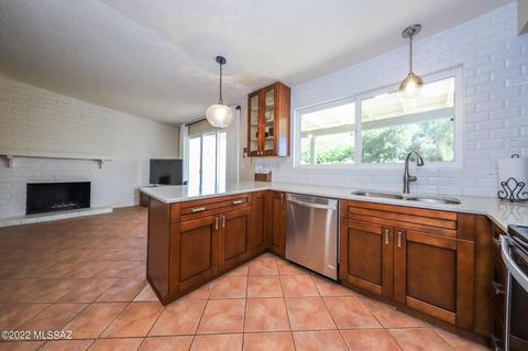 9261 E 8th St, Tucson, AZ 85710 photo 7