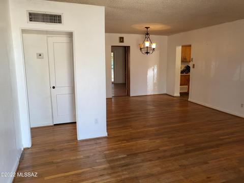 2414 E Beverly Dr, Tucson, AZ 85719 photo 2