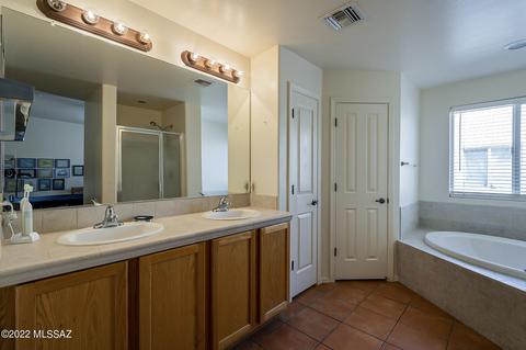 5200 S Nightbloom Way, Tucson, AZ 85747 photo 12