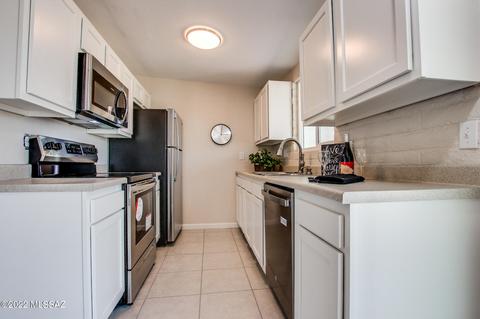 7741 E Apple Tree Dr, Tucson, AZ 85730 photo 4