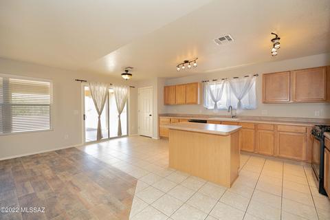 10681 S Silverbluff Dr, Vail, AZ 85641 photo 6