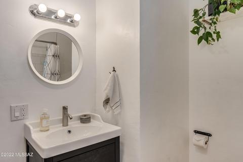802 E Hedrick Dr, Tucson, AZ 85719 photo 17