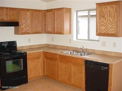 7819 S Sentinal Stone Dr, Tucson, AZ 85756 photo 2