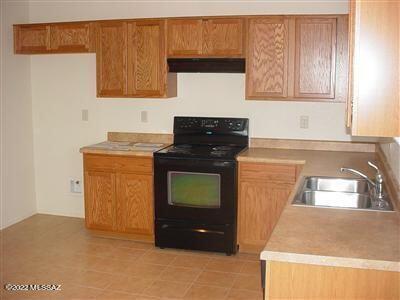 7819 S Sentinal Stone Dr, Tucson, AZ 85756 photo 3