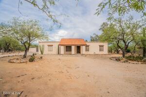 8750 E Saddleback Dr, Tucson, AZ 85749 photo 2