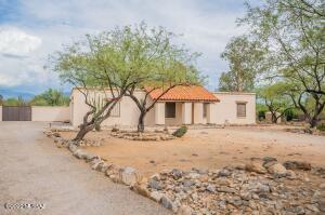 8750 E Saddleback Dr, Tucson, AZ 85749 photo 3