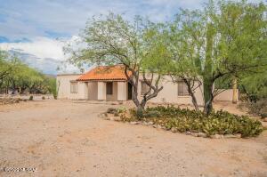 8750 E Saddleback Dr, Tucson, AZ 85749 photo 4