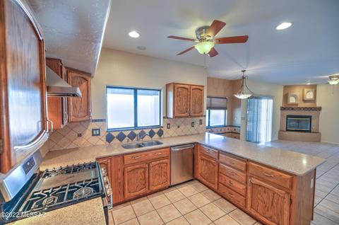 229 N Eastern Slope Loop, Tucson, AZ 85748 photo 2