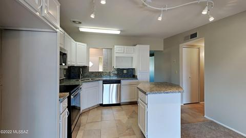 8957 E Cooper St, Tucson, AZ 85710 photo 2