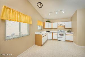 8747 Eagle Creek Dr, Tucson, AZ 85730 photo 2