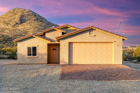 3950 W Tetakusim Rd, Tucson, AZ 85746
