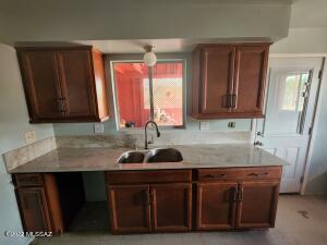 6121 E Sylvane St, Tucson, AZ 85711 photo 2