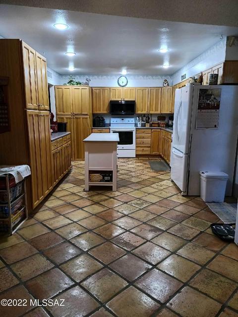 309 E Silverwood Ln, Benson, AZ 85602 photo 16