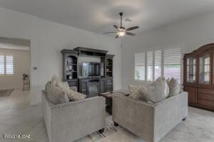 2178 Eager Dr, Green Valley, AZ 85614 photo 2