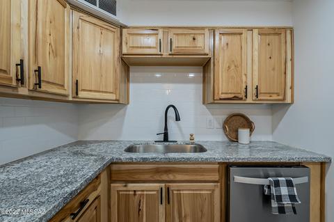5702 E 35th St, Tucson, AZ 85711 photo 9