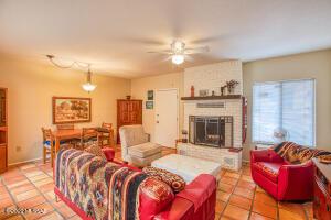 283 E Scheibe Way, Tucson, AZ 85705 photo 2