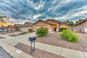2225 E Tabular Pl Pl, Oro Valley, AZ 85755 photo 2