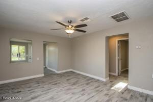 402 E 33rd St, Tucson, AZ 85713 photo 7