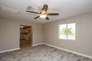 402 E 33rd St, Tucson, AZ 85713 photo 11