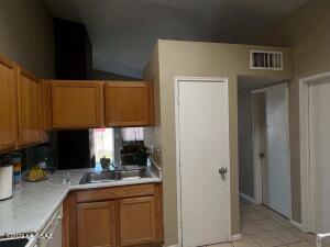 401 E Thoroughbred St, Tucson, AZ 85706 photo 11