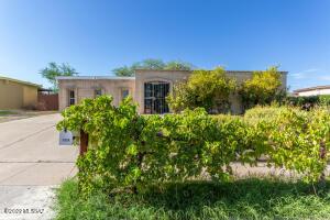 1950 E Pinon Dr, Tucson, AZ 85706 photo 2