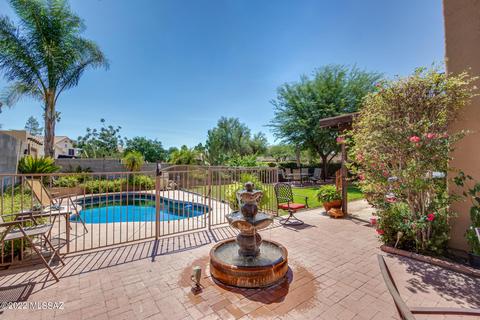 9310 N Broken Lance Dr, Tucson, AZ 85742